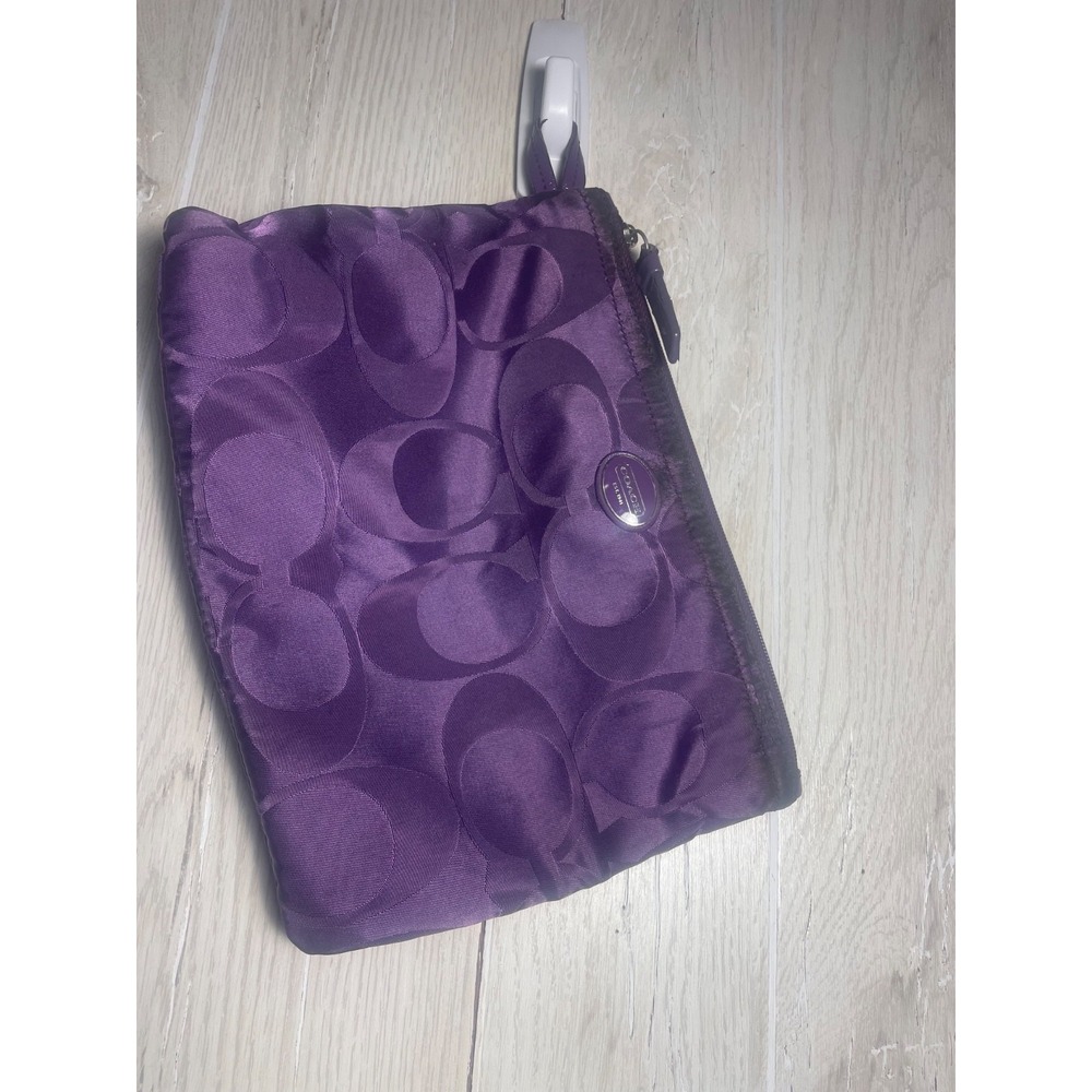Coach Gateway Signature Zipper Cosmetic Pouch F77321 For Weekender Fuchsia